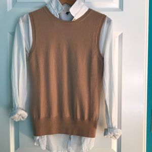 Beige wool vest. Small